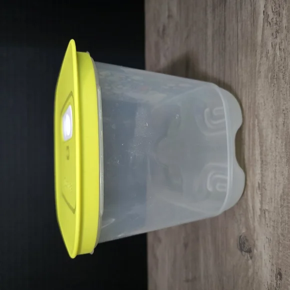 Yellow Lid Food Storage Container - Picture 4 of 7